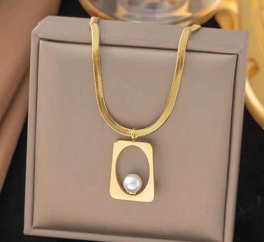 18k Gold Plated Snake Chain With Geometric Pearl Pendant