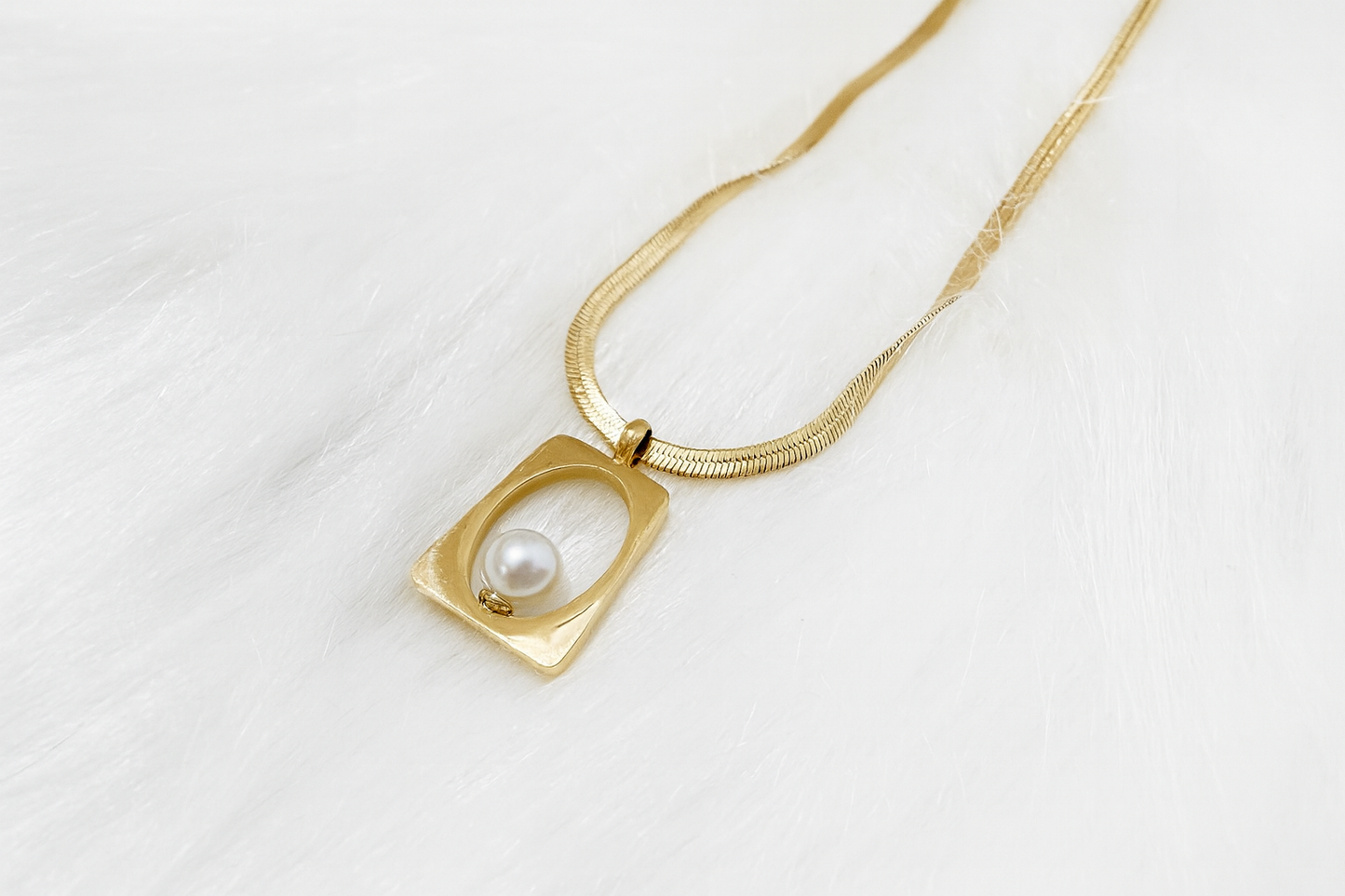 18k Gold Plated Snake Chain With Geometric Pearl Pendant