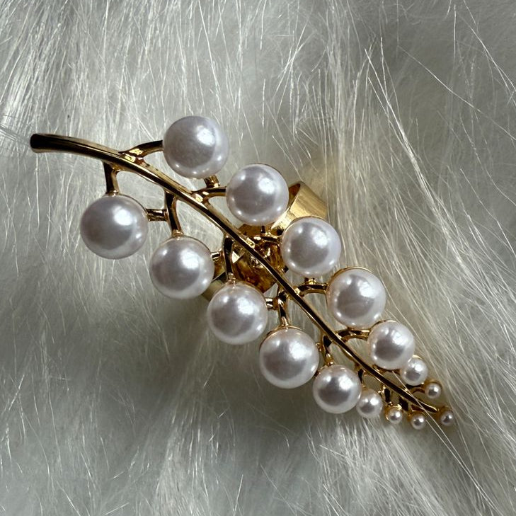 Gold Leaf Pearl Statement Ring – Adjustable 18K Gold Nature-Inspired Pearl Ring for Women