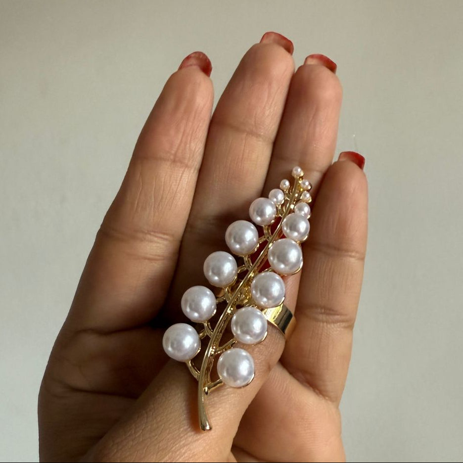 Gold Leaf Pearl Statement Ring – Adjustable 18K Gold Nature-Inspired Pearl Ring for Women