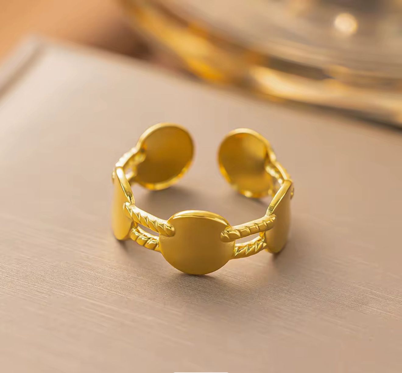 Gold Linked Disc Open Ring – Adjustable 18K Gold Minimalist Statement Ring for Women
