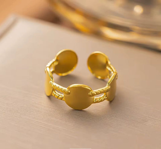 Gold Linked Disc Open Ring – Adjustable 18K Gold Minimalist Statement Ring for Women
