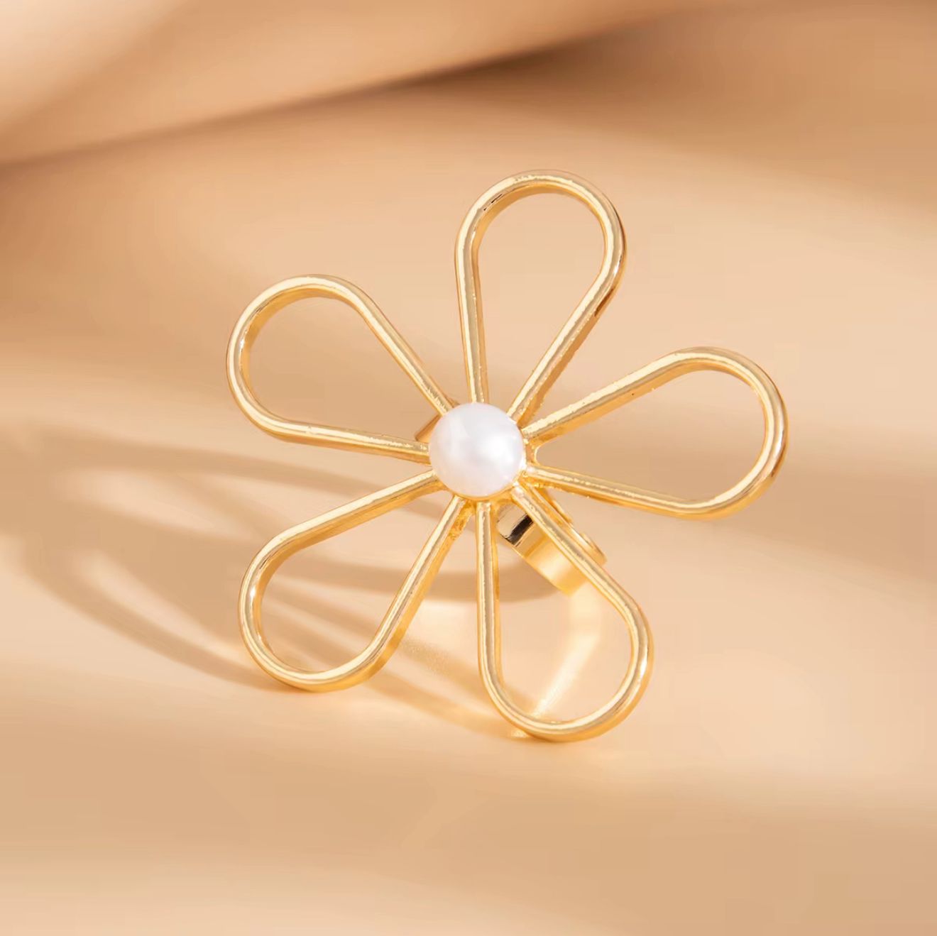 Gold Openwork Flower Ring